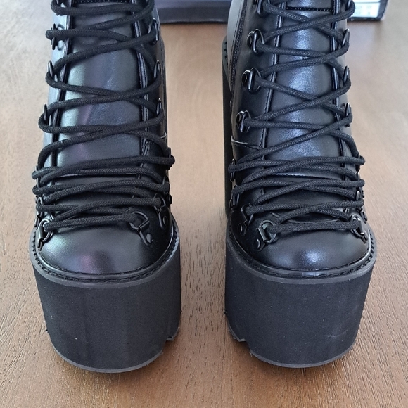 Dolls Kill Current Mood Traitor Boots - Color: Black - Size: 7 - Picture 4 of 11